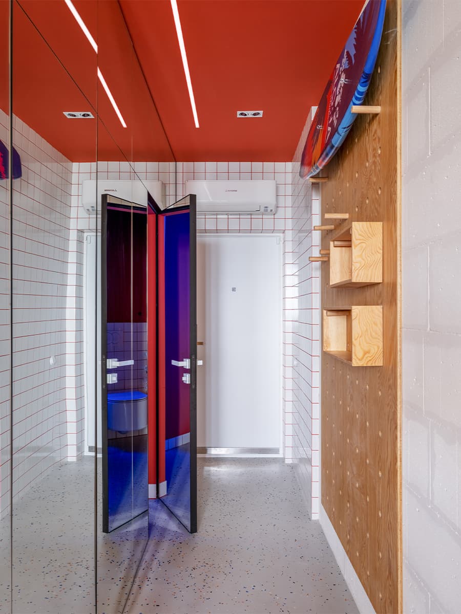 entrée avec placard miroir studio 25m2