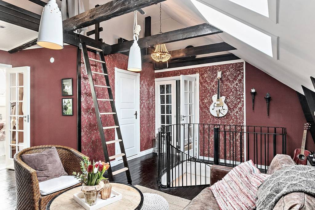 salon avec escalier colimaçon appartement en triplex décoration scandinave et industrielle