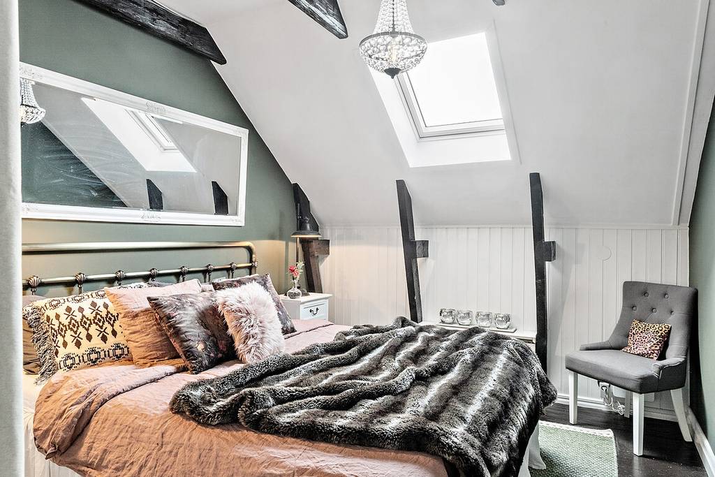 chambre mansardée appartement en triplex décoration scandinave et classique chic