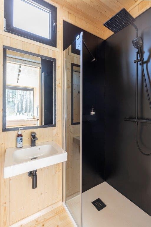 tiny house 15m2 Hidden Base par Tiny Smart House Polska