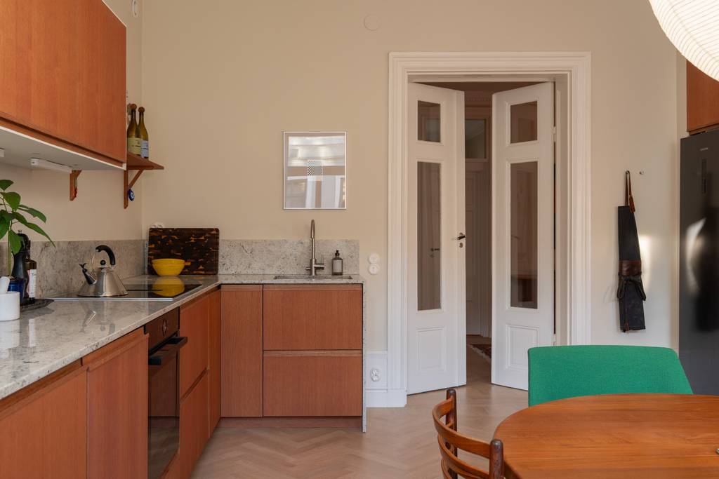 cuisine et salle à manger décoration mid-century appartement ancien rénové