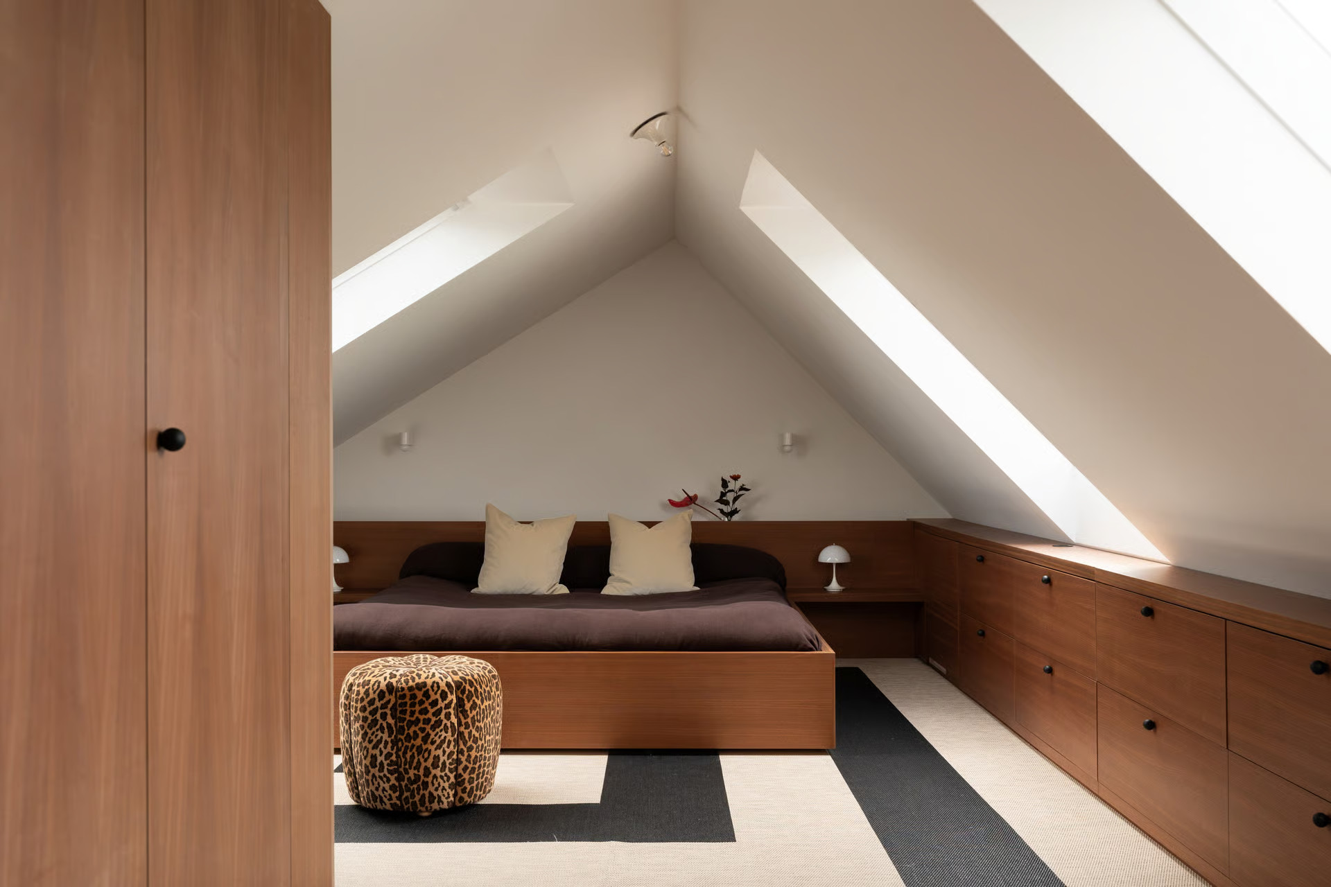 chambre mansardée décoration contemporaine