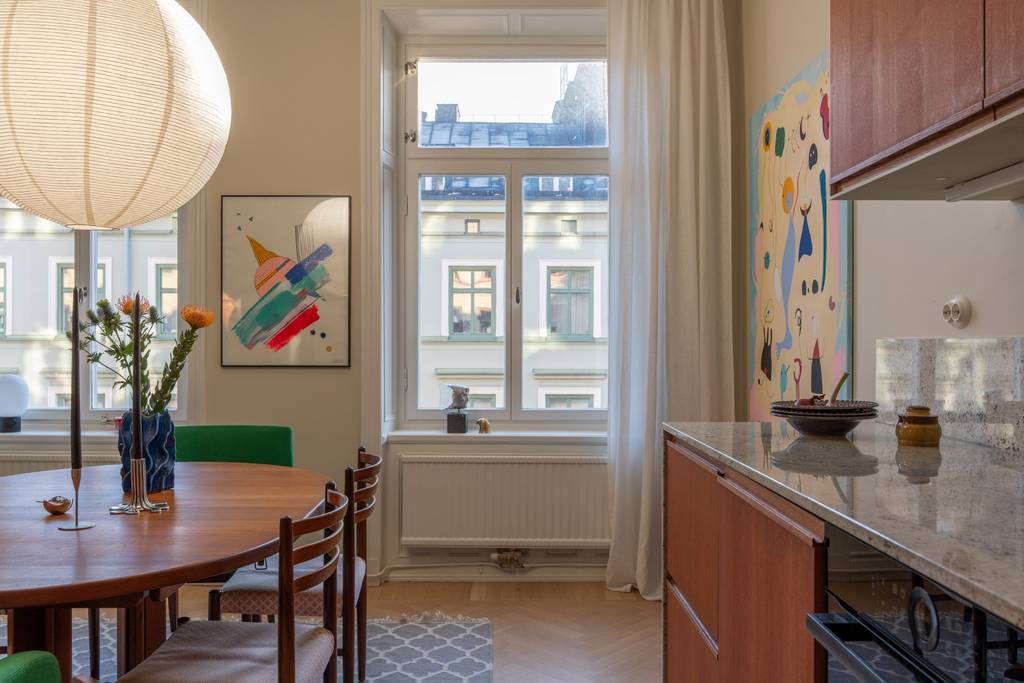 cuisine et salle à manger décoration mid-century appartement ancien rénové