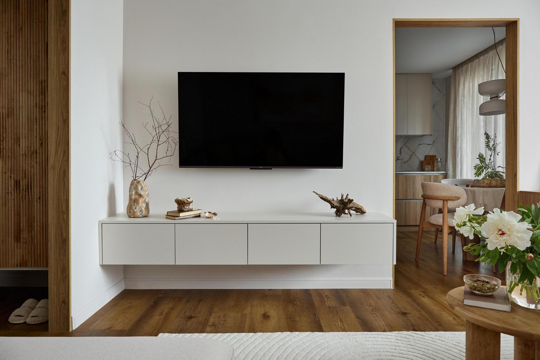 salon et cuisine studio 42m2 transformé en deux-pièces avec verrière bois salon et cuisine studio 42m2 transformé en deux-pièces avec verrière bois