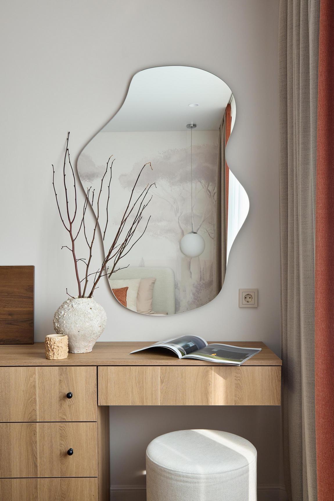 coiffeuse dans chambre studio 42m2 transformé en deux-pièces avec verrière bois coiffeuse dans chambre studio 42m2 transformé en deux-pièces avec verrière bois