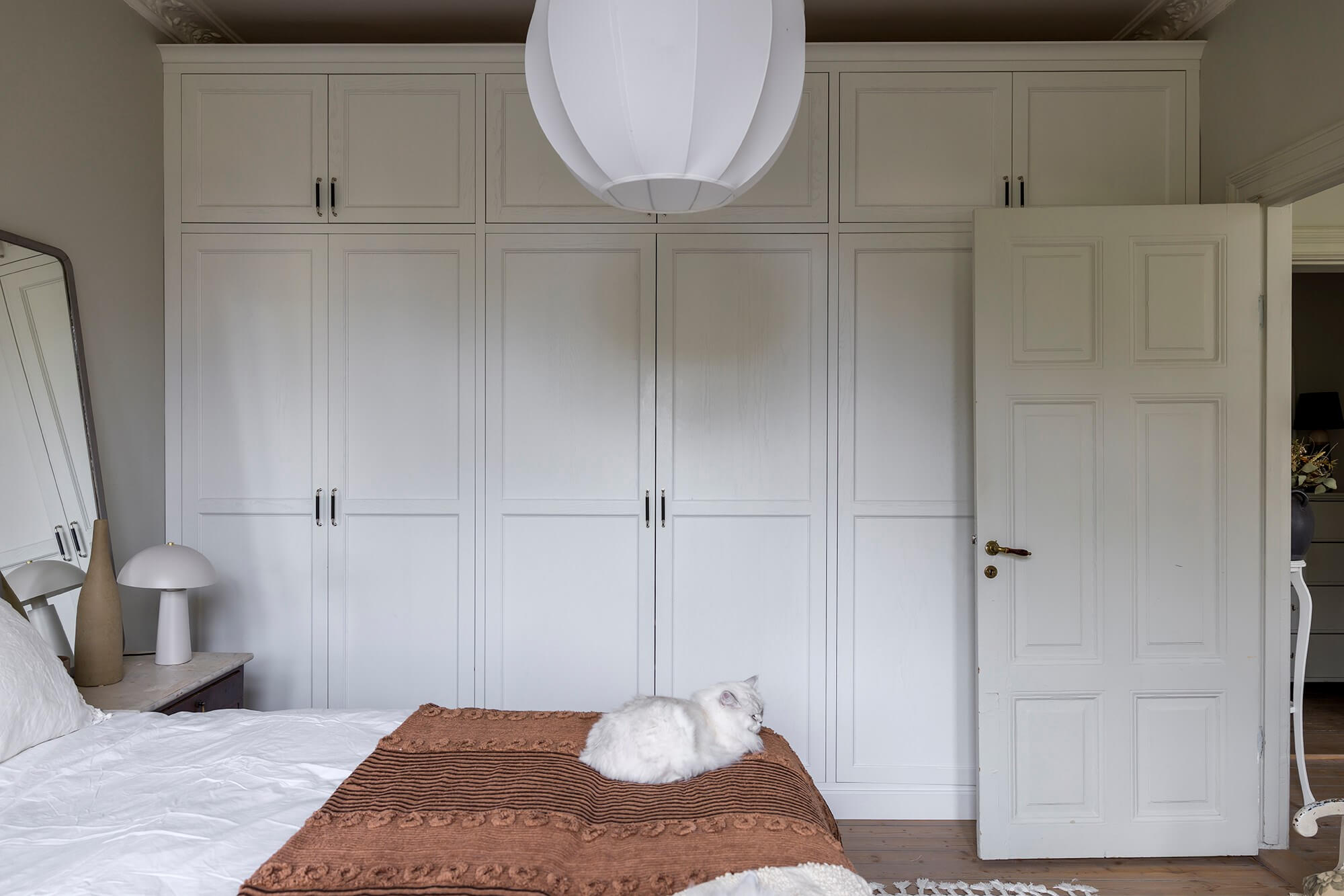 chambre tons naturels appartement ancien 62m2 avec moulures décoration scandinave chambre tons naturels appartement ancien 62m2 avec moulures décoration scandinave