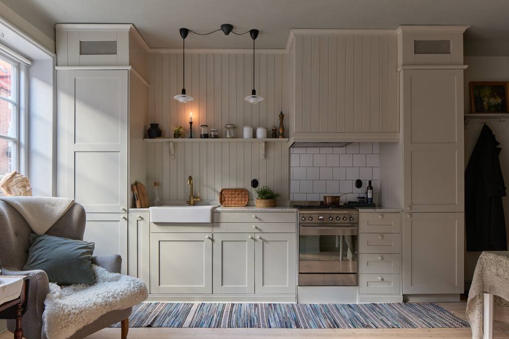 salon avec cuisine ouverte beige shaker décoration scandinave deux-pièces 36m2 salon avec cuisine ouverte beige shaker décoration scandinave deux-pièces 36m2