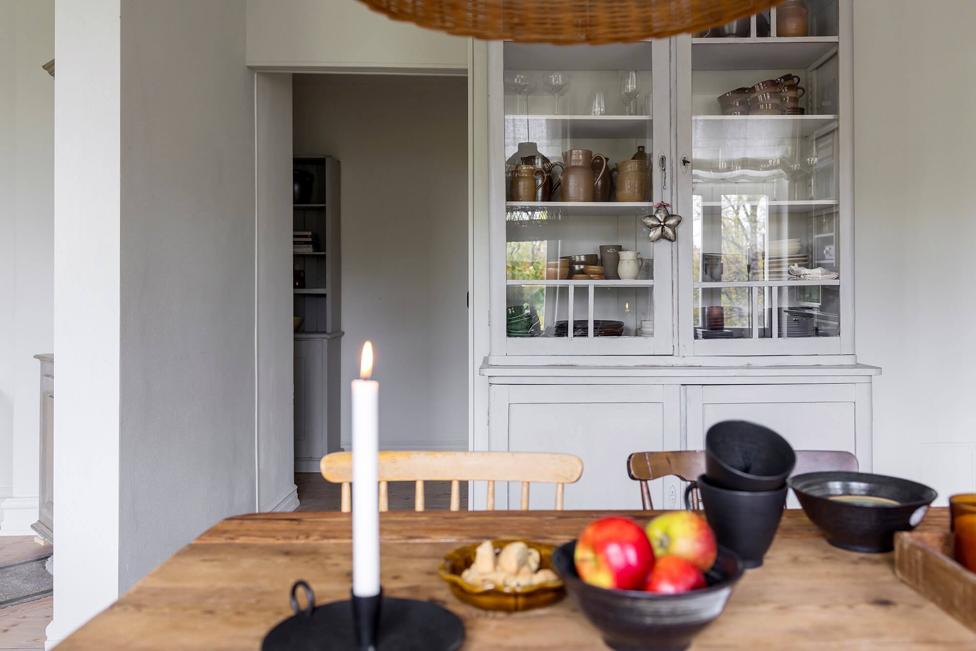 salle à manger appartement ancien 62m2 avec moulures décoration scandinave salle à manger appartement ancien 62m2 avec moulures décoration scandinave