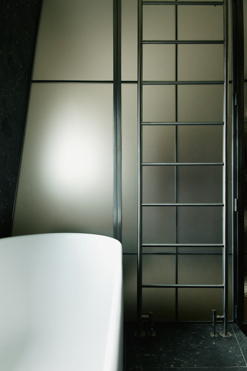salle de bain design avec verrière appartement Paris Photo : © Oracle Paris salle de bain design avec verrière appartement Paris Photo : © Oracle Paris