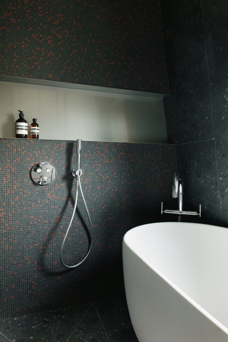 salle de bain design avec verrière appartement Paris Photo : © Oracle Paris salle de bain design avec verrière appartement Paris Photo : © Oracle Paris