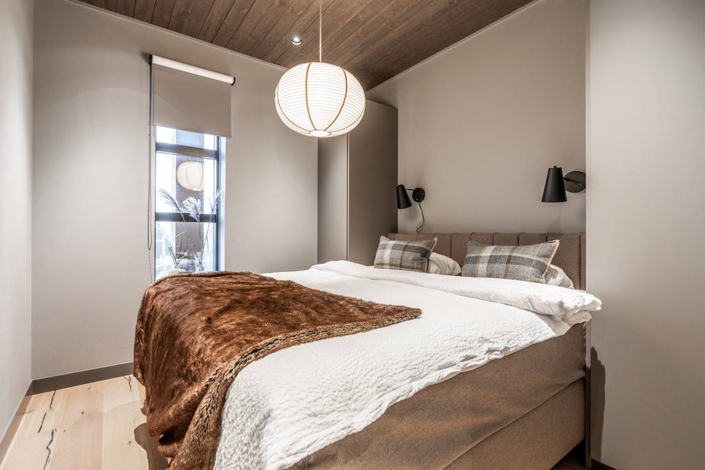 chambre décoration contemporaine plafond bois