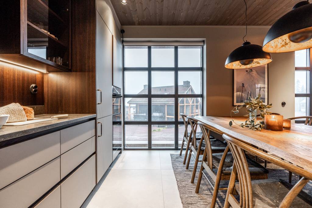 cuisine et salle à manger décoration contemporaine appartement montagnard en duplex de 140m2