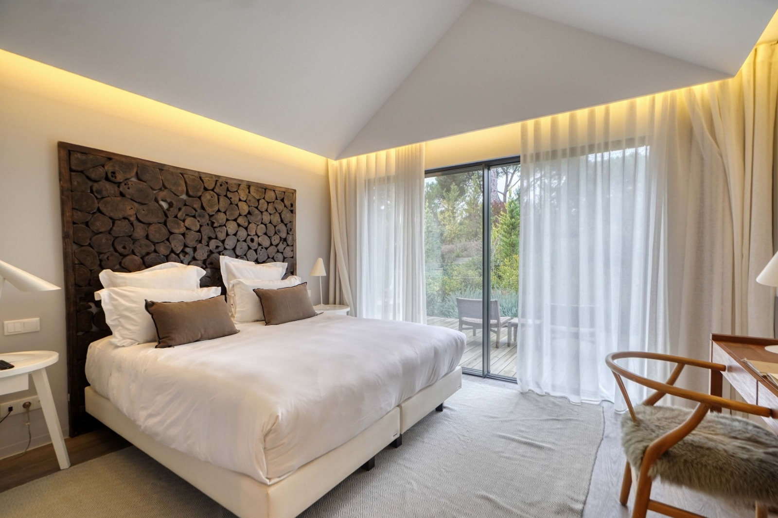 chambre décoration moderne maison contemporaine avec piscine Comporta