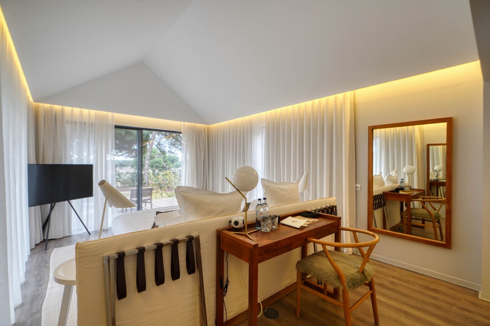 chambre décoration moderne maison contemporaine avec piscine Comporta