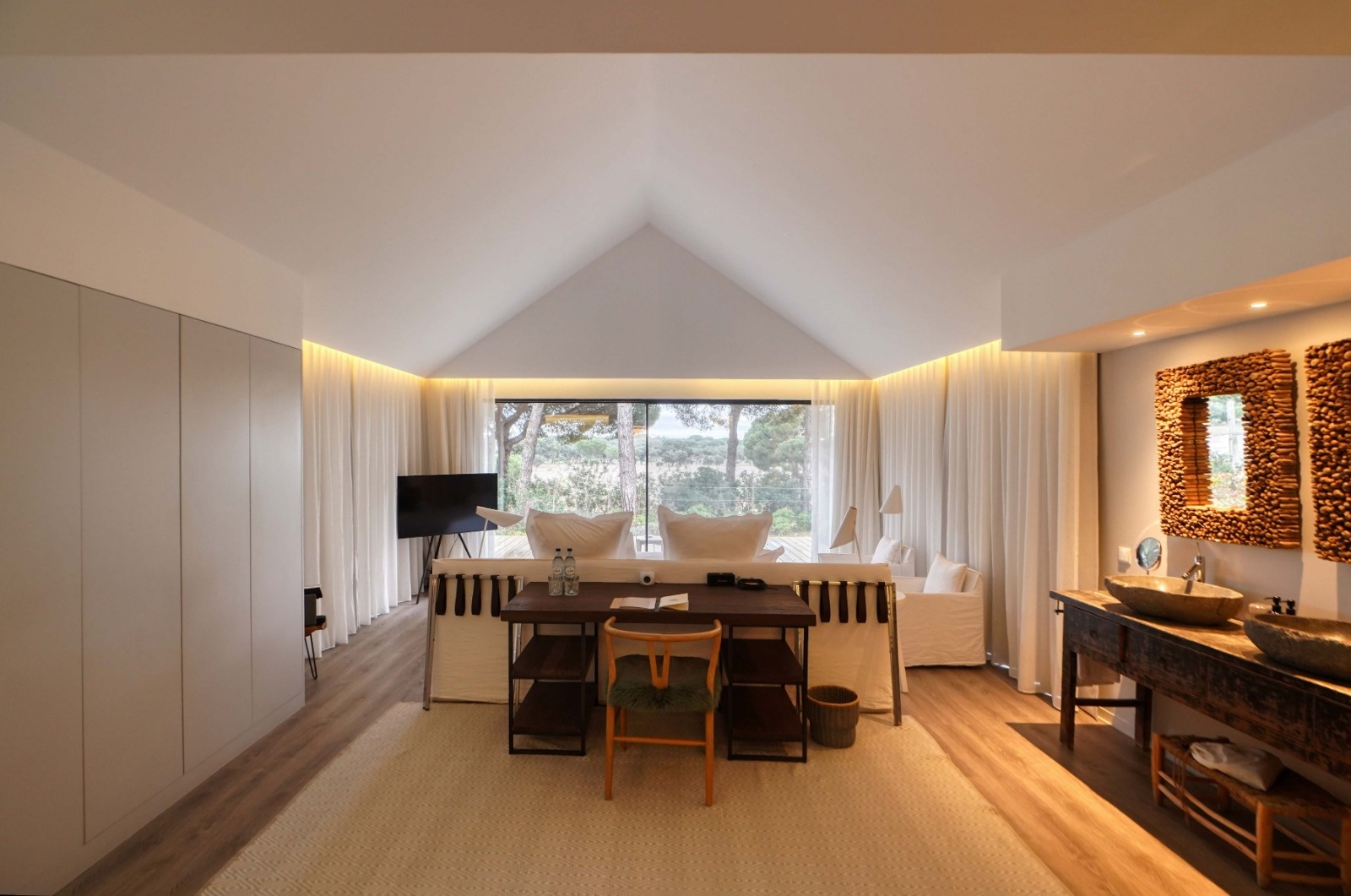 chambre décoration moderne maison contemporaine avec piscine Comporta