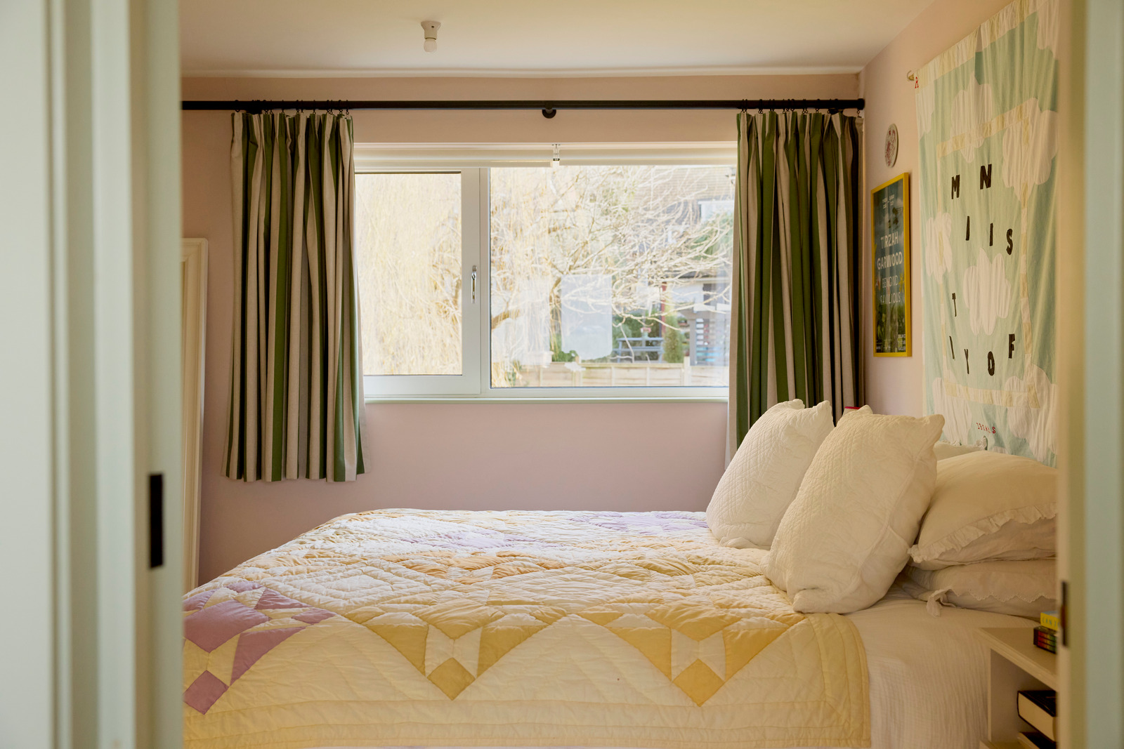 chambre maison de ville Londres décoration colorée par Studio Astrain Scheldt et Bice & Birch
