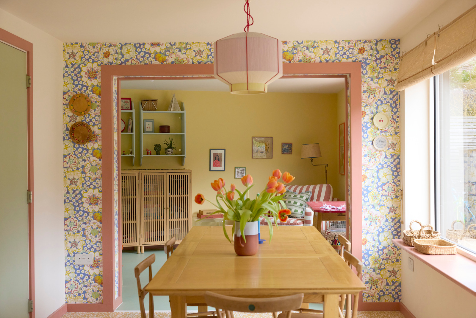 salle à manger maison de ville Londres décoration colorée par Studio Astrain Scheldt et Bice & Birch