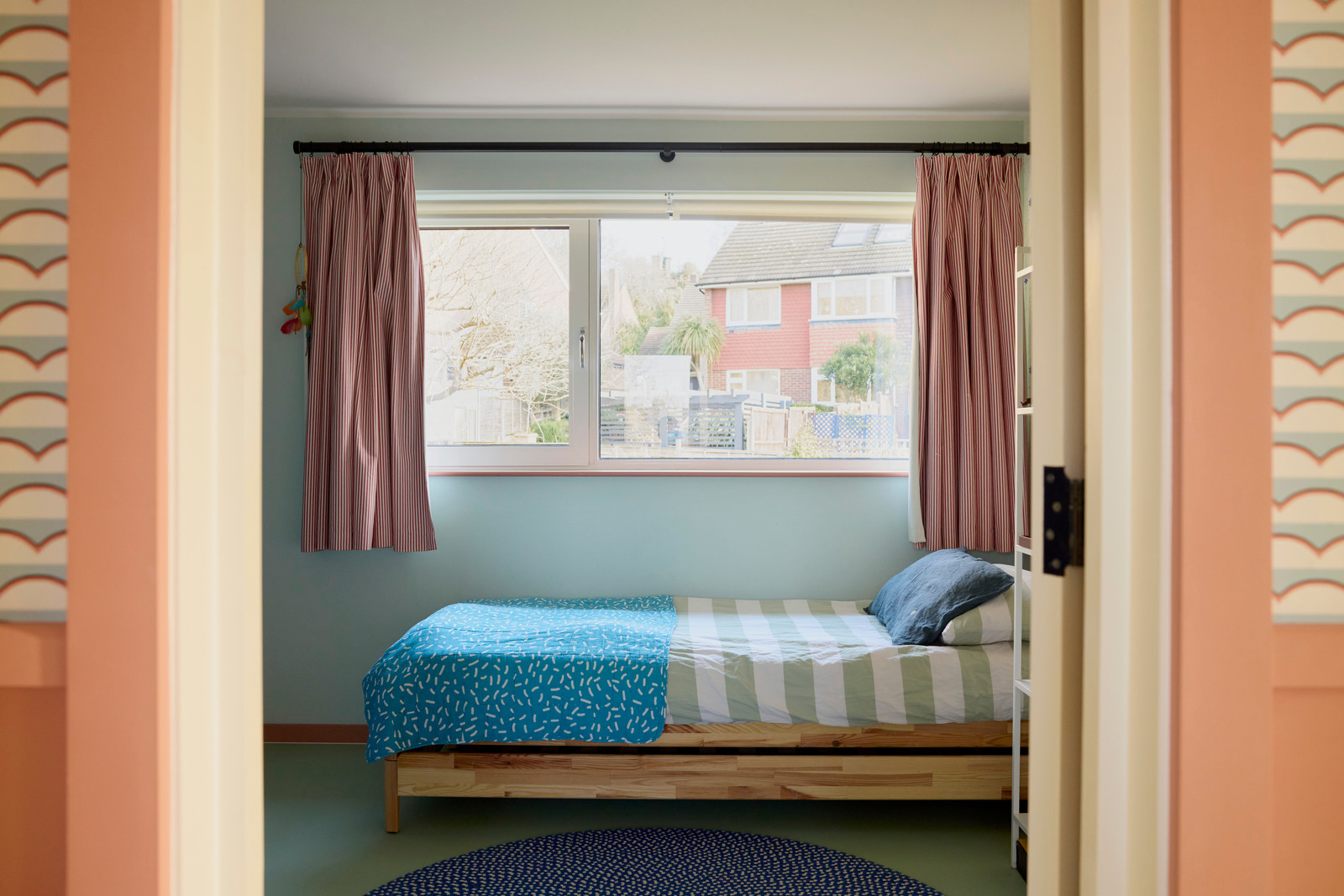 chambre maison de ville Londres décoration colorée par Studio Astrain Scheldt et Bice & Birch
