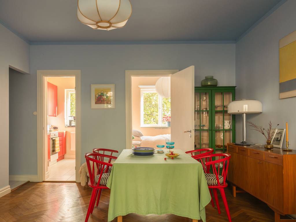 salon appartement 45m2 décoration vintage et colorée
