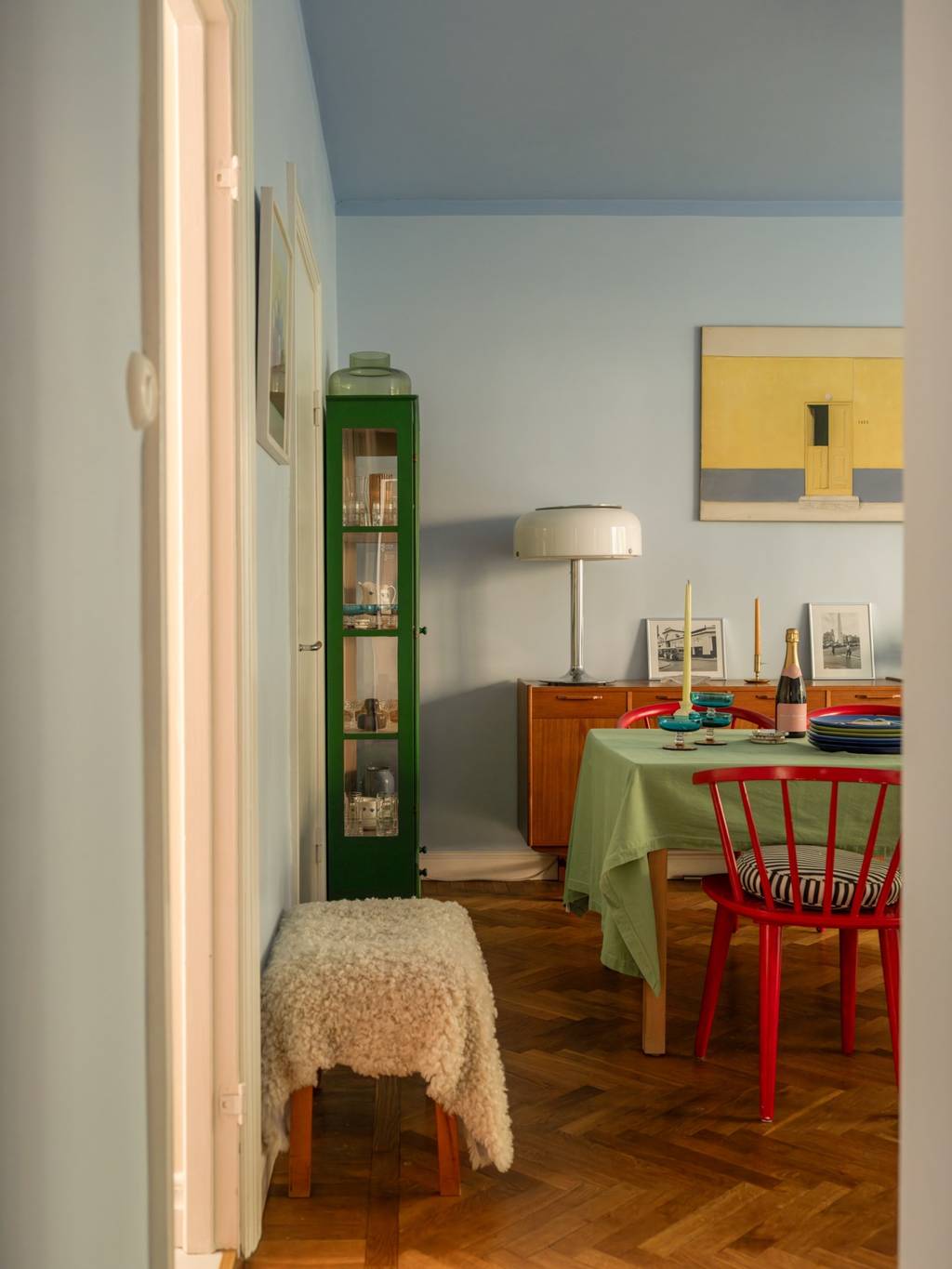 salon appartement 45m2 décoration vintage et colorée