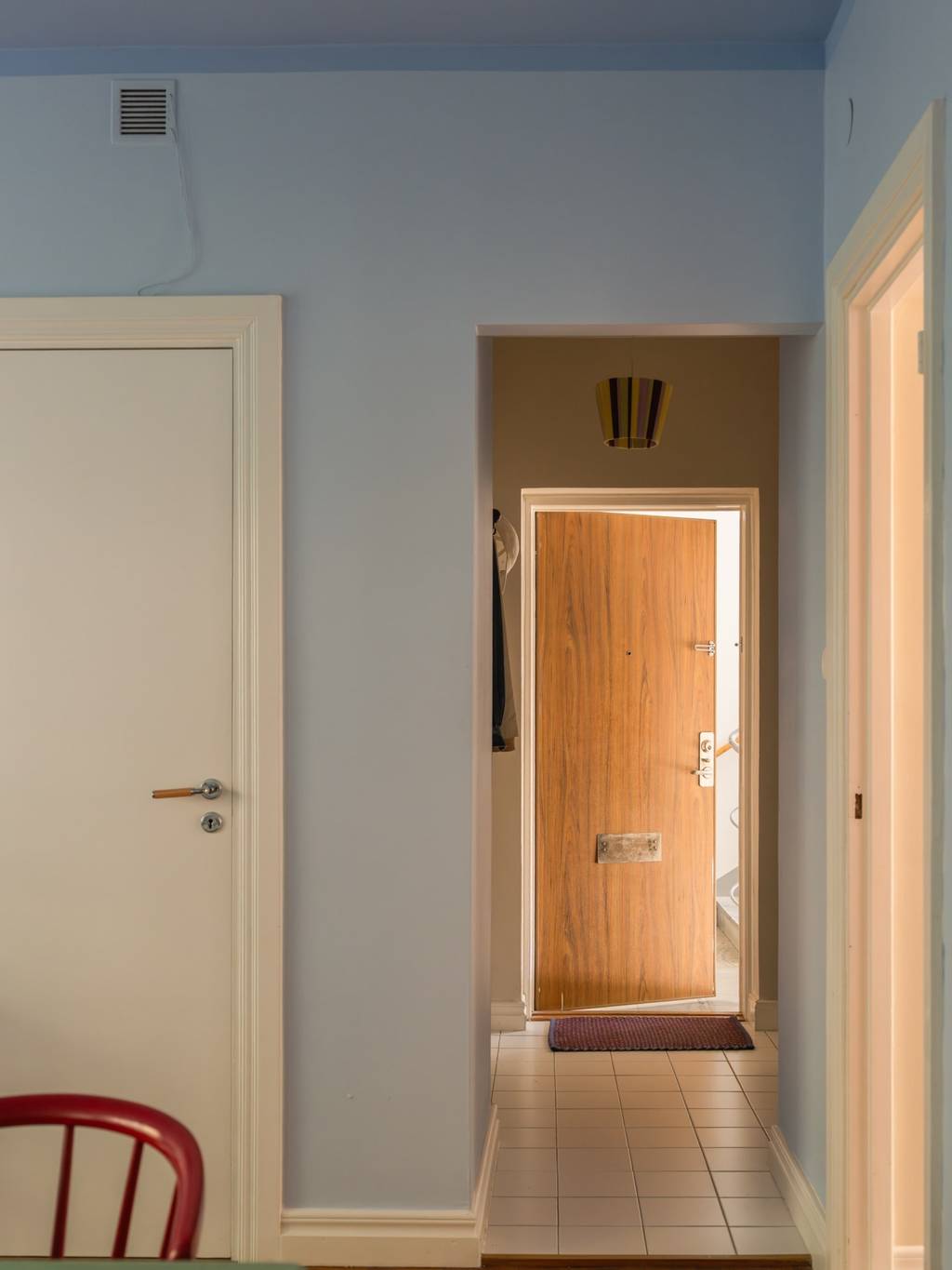 salon appartement 45m2 décoration vintage et colorée