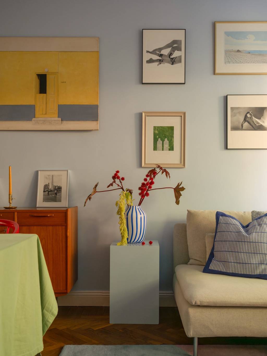 salon appartement 45m2 décoration vintage et colorée