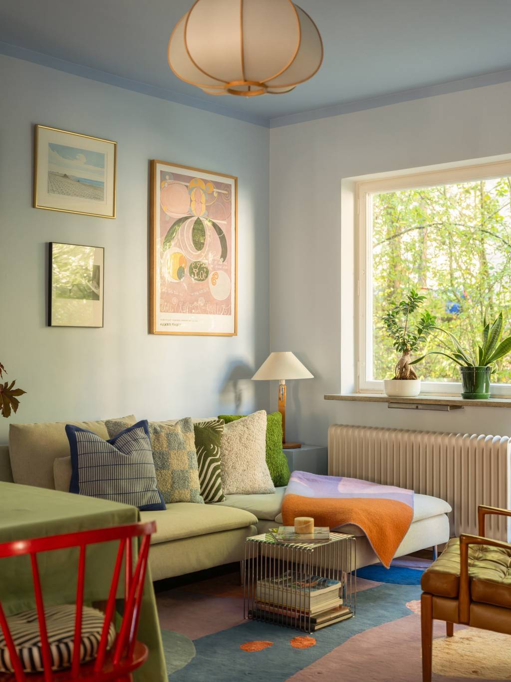 salon appartement 45m2 décoration vintage et colorée