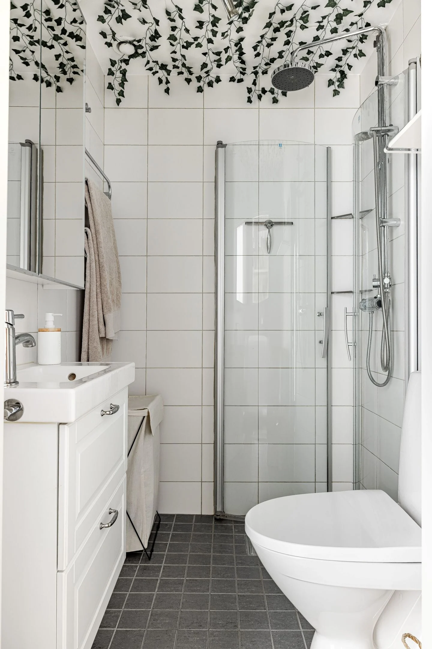 salle de bain blanche appartement 33m2 décoration scandinave salle de bain blanche appartement 33m2 décoration scandinave