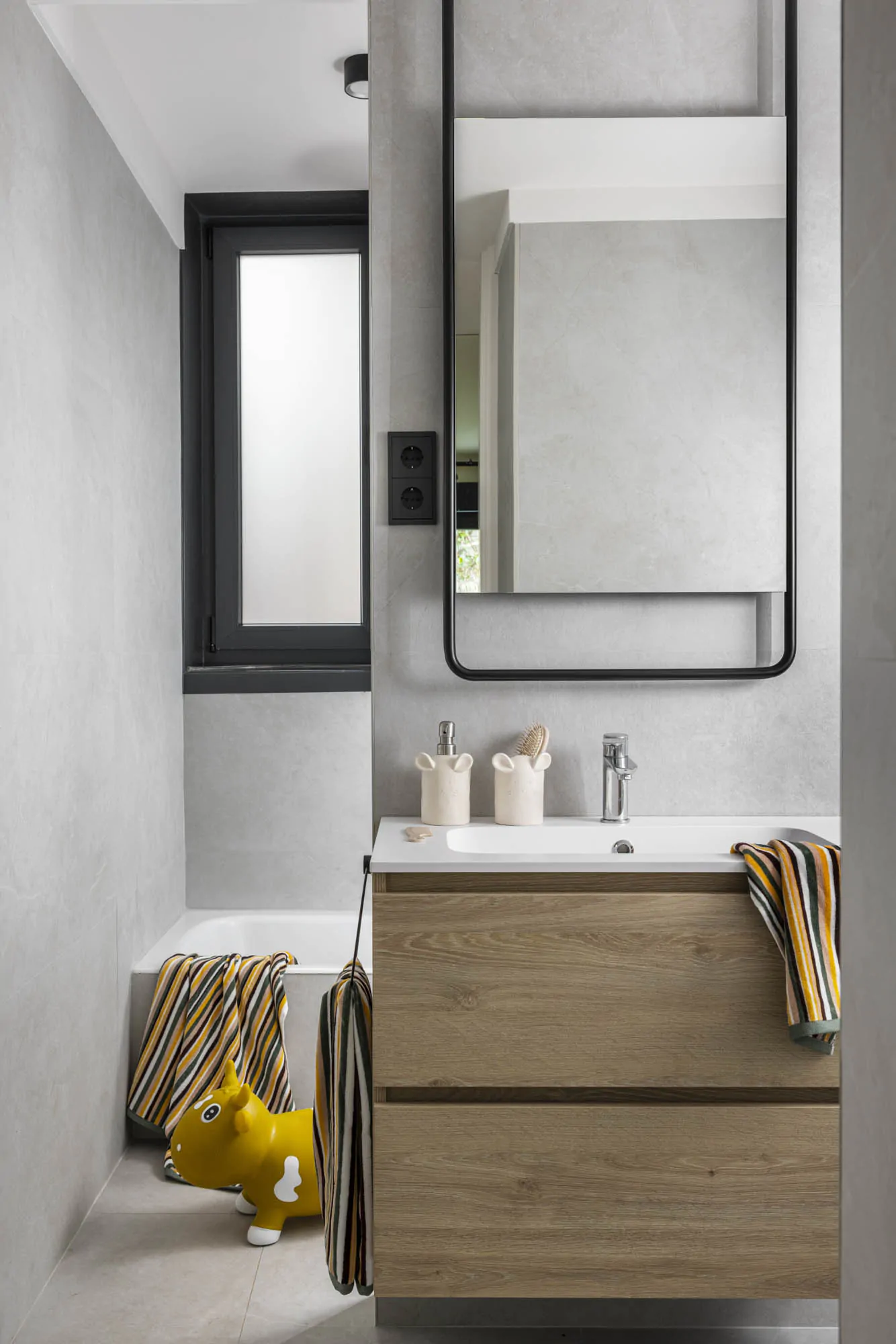 salle de bain contemporaine bois et gris salle de bain contemporaine bois et gris
