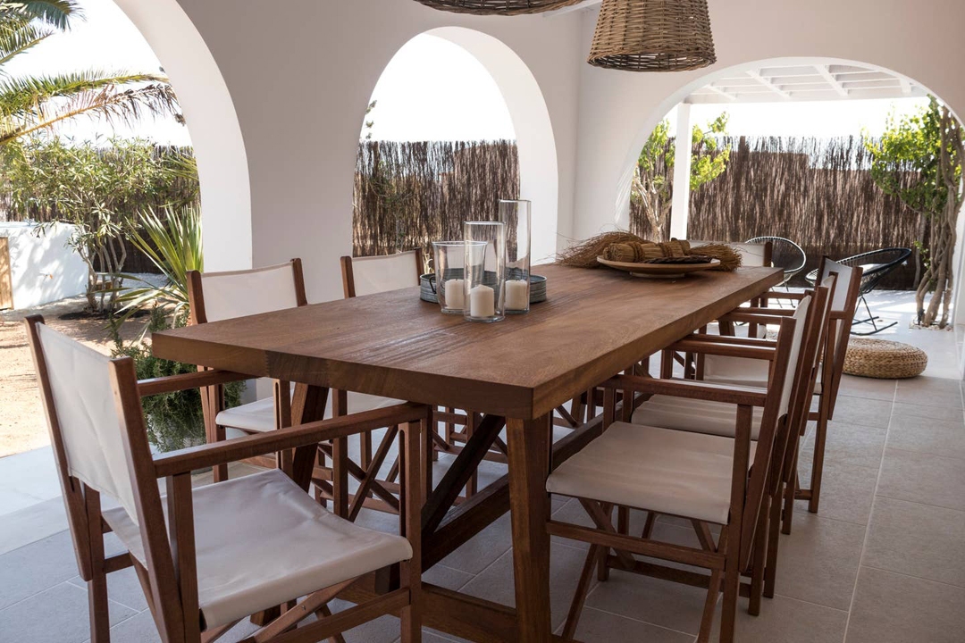terrasse abritée maison rénovée à Formentera décoration naturelle et contemporaine terrasse abritée maison rénovée à Formentera décoration naturelle et contemporaine
