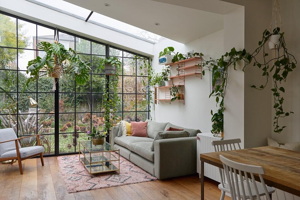 Un appartement de 84m2 agrandi sur le jardin à Londres