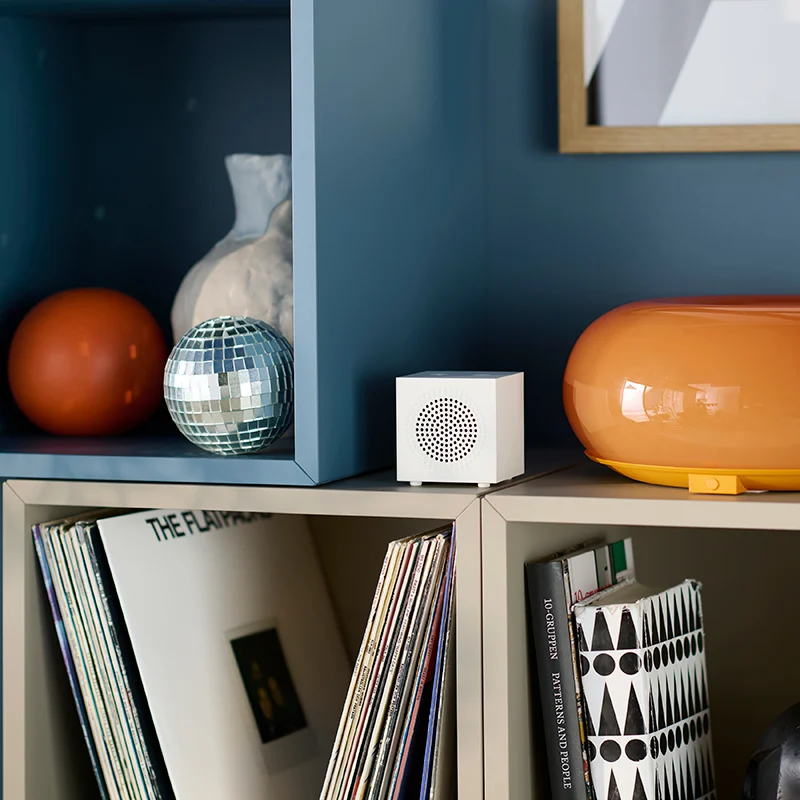 bibliothèque avec lampe Ikea Varblixt 2026