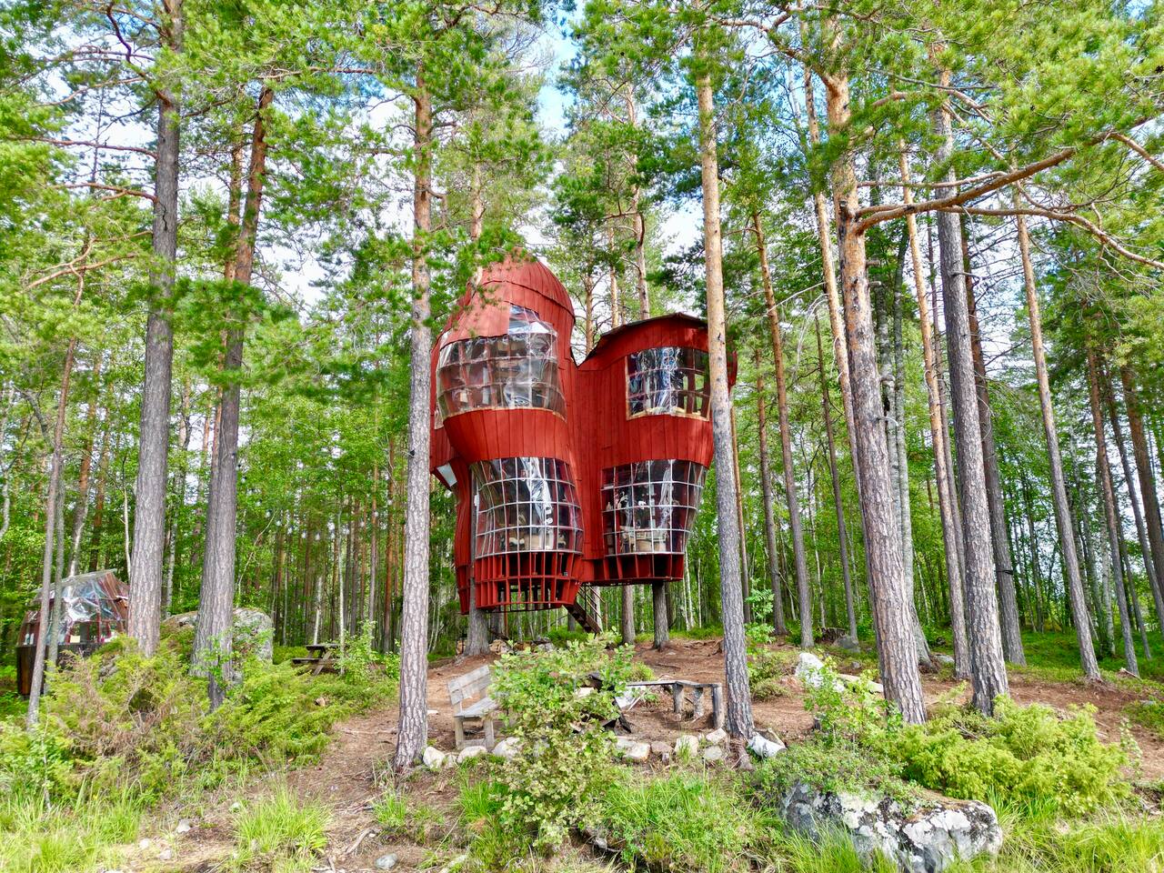 Une cabane perchée sur une île privée en Suède, l’évasion architecturale ultime