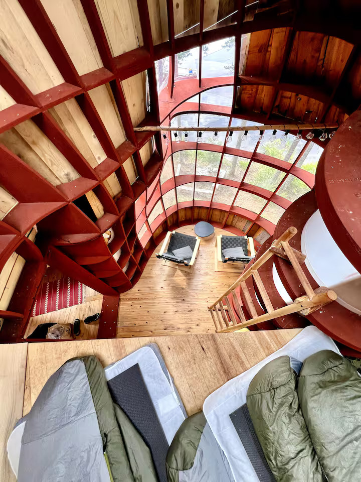 intérieur cabane perchée sur une île privée Suède