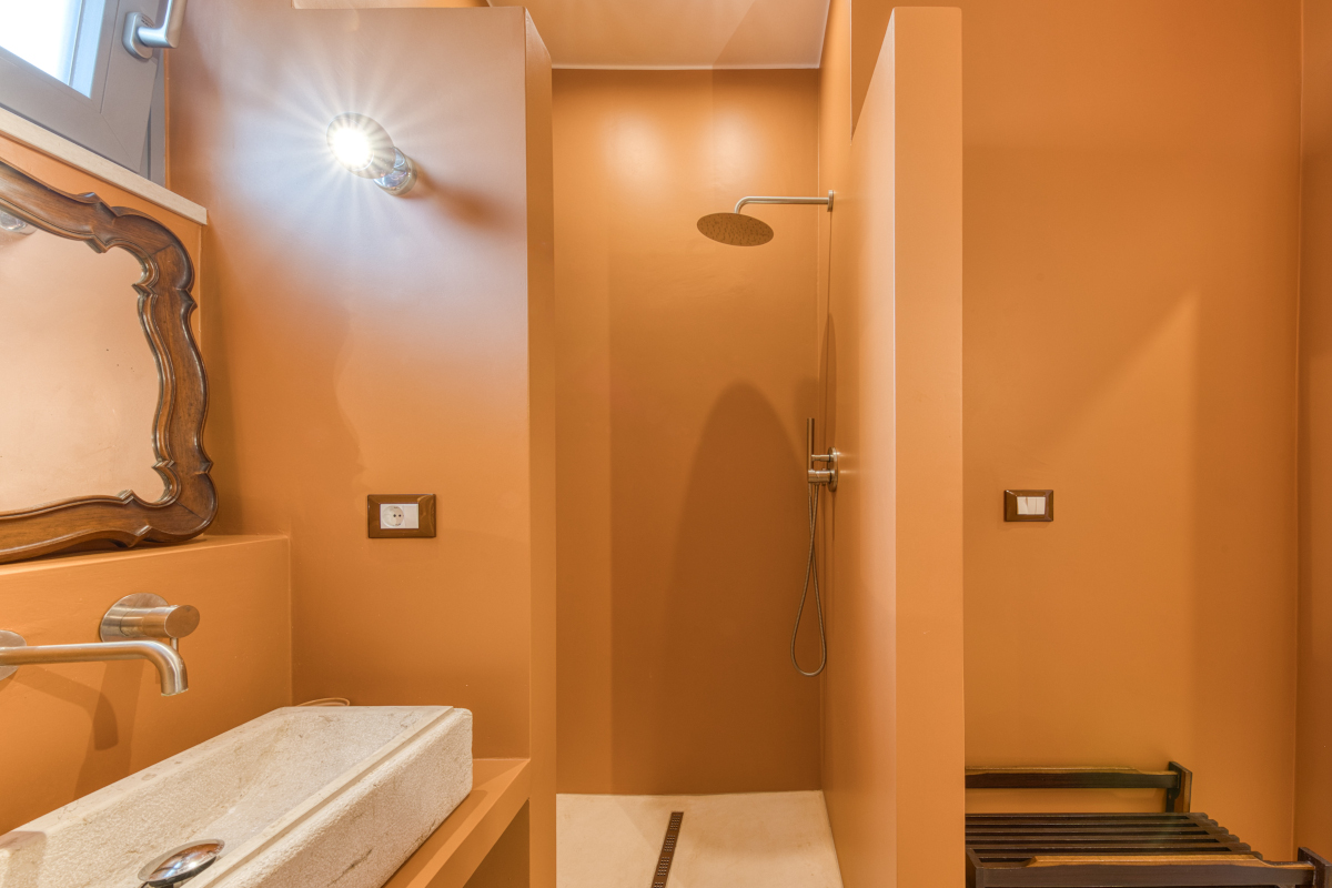 salle de bain orange maison de campagne Pouilles décoration rustique salle de bain orange maison de campagne Pouilles décoration rustique