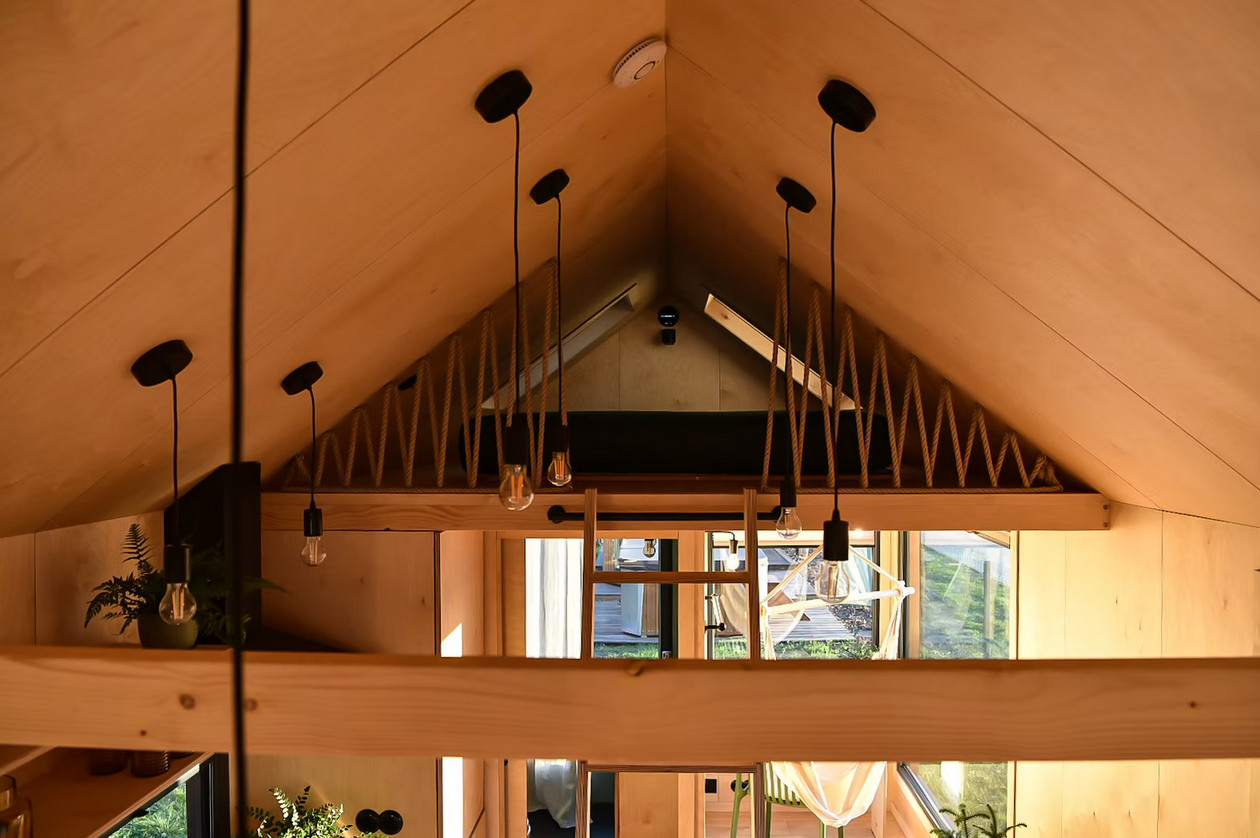 espace loft pour lit mini maison mobile par Vagabond Haven