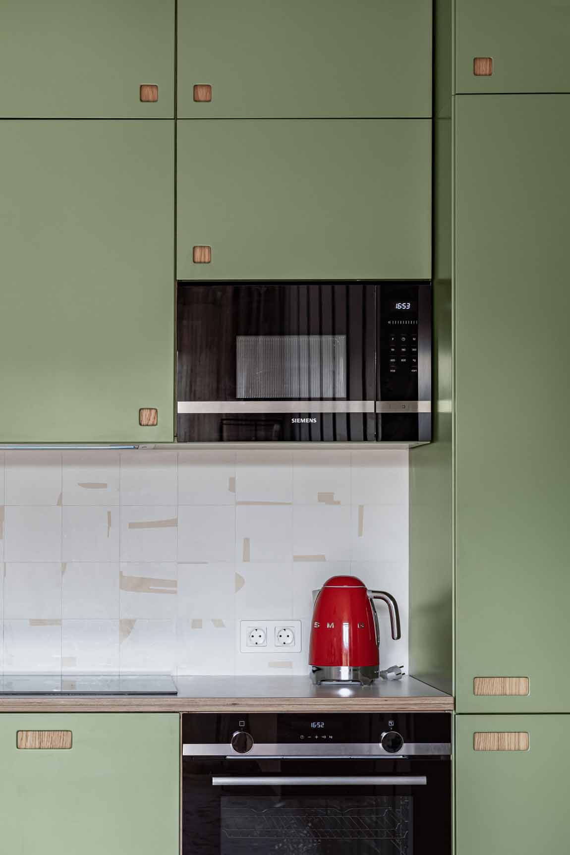 cuisine ouverte verte appartement 62m2 décoration colorée