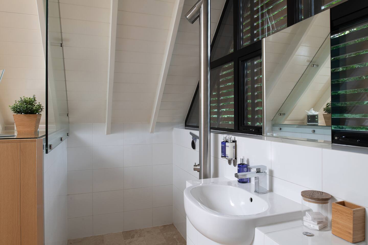 salle de bain contemporaine mansardée salle de bain contemporaine mansardée