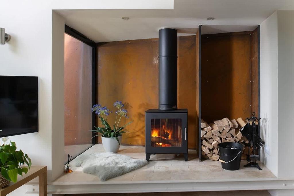 salon décoration contemporaine petite maison contemporaine avec pignon vitré au bord de l salon décoration contemporaine petite maison contemporaine avec pignon vitré au bord de l'eau