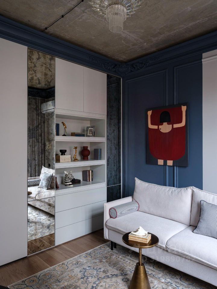 salon murs bleus plafond béton deux-pièces de 41m2 décoration contemporaine