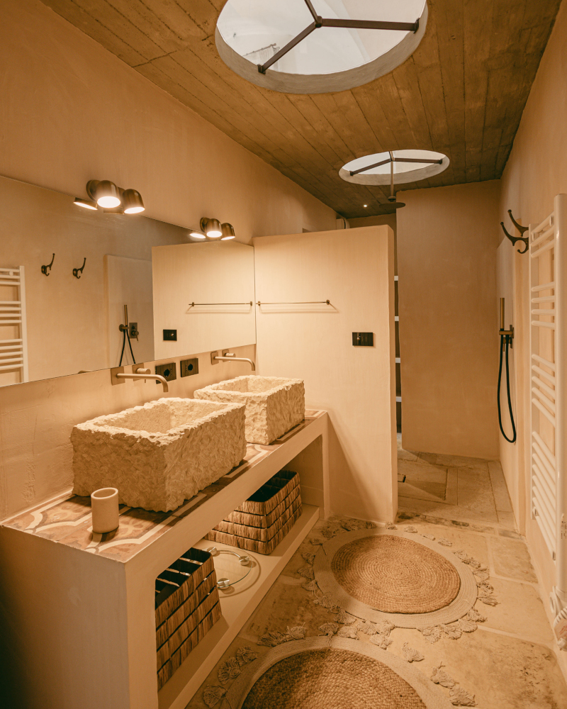 salle de bain masseria du 18e siècle rénovée Masseria Gemini Pouilles décoration contemporaine salle de bain masseria du 18e siècle rénovée Masseria Gemini Pouilles décoration contemporaine