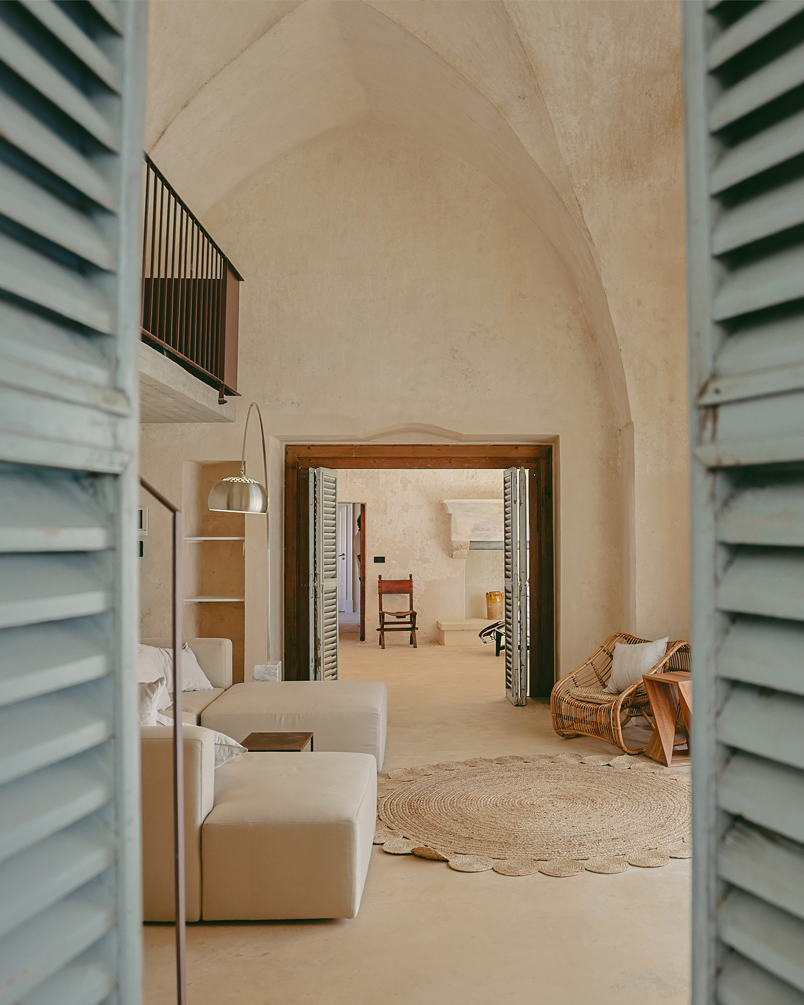 salon avec voûtes masseria du 18e siècle rénovée Masseria Gemini Pouilles décoration contemporaine salon avec voûtes masseria du 18e siècle rénovée Masseria Gemini Pouilles décoration contemporaine