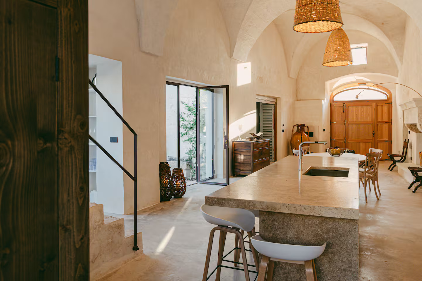 cuisine et salle à manger masseria du 18e siècle rénovée Masseria Gemini Pouilles décoration contemporaine cuisine et salle à manger masseria du 18e siècle rénovée Masseria Gemini Pouilles décoration contemporaine