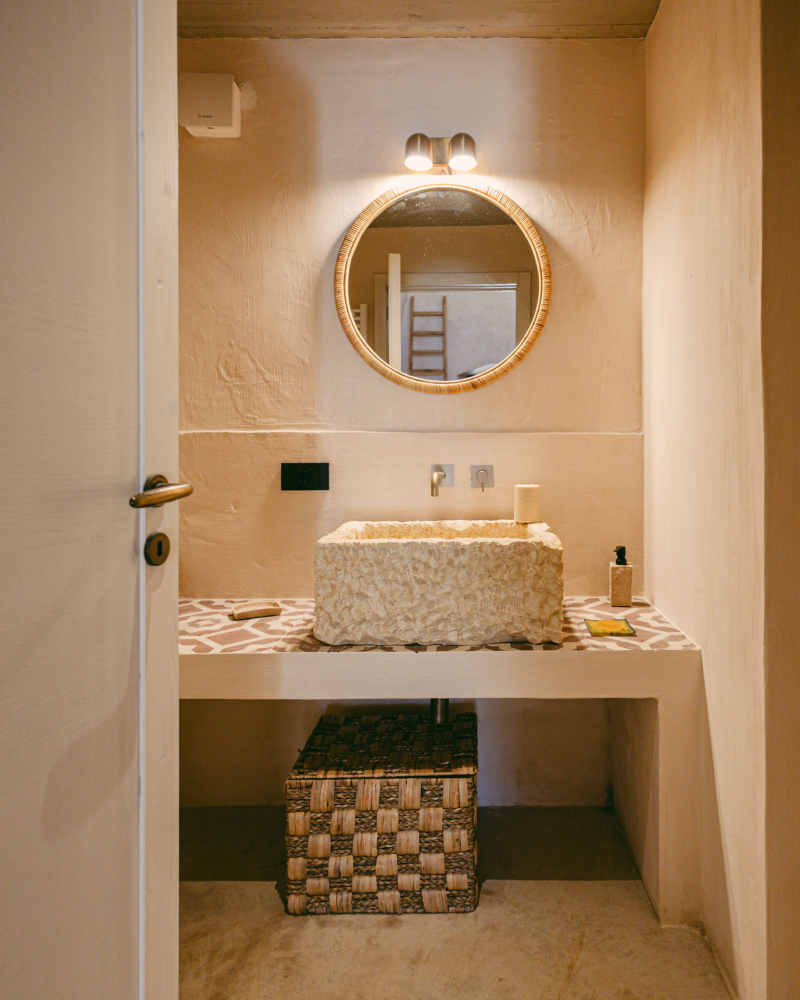 salle de bain masseria du 18e siècle rénovée Masseria Gemini Pouilles décoration contemporaine salle de bain masseria du 18e siècle rénovée Masseria Gemini Pouilles décoration contemporaine