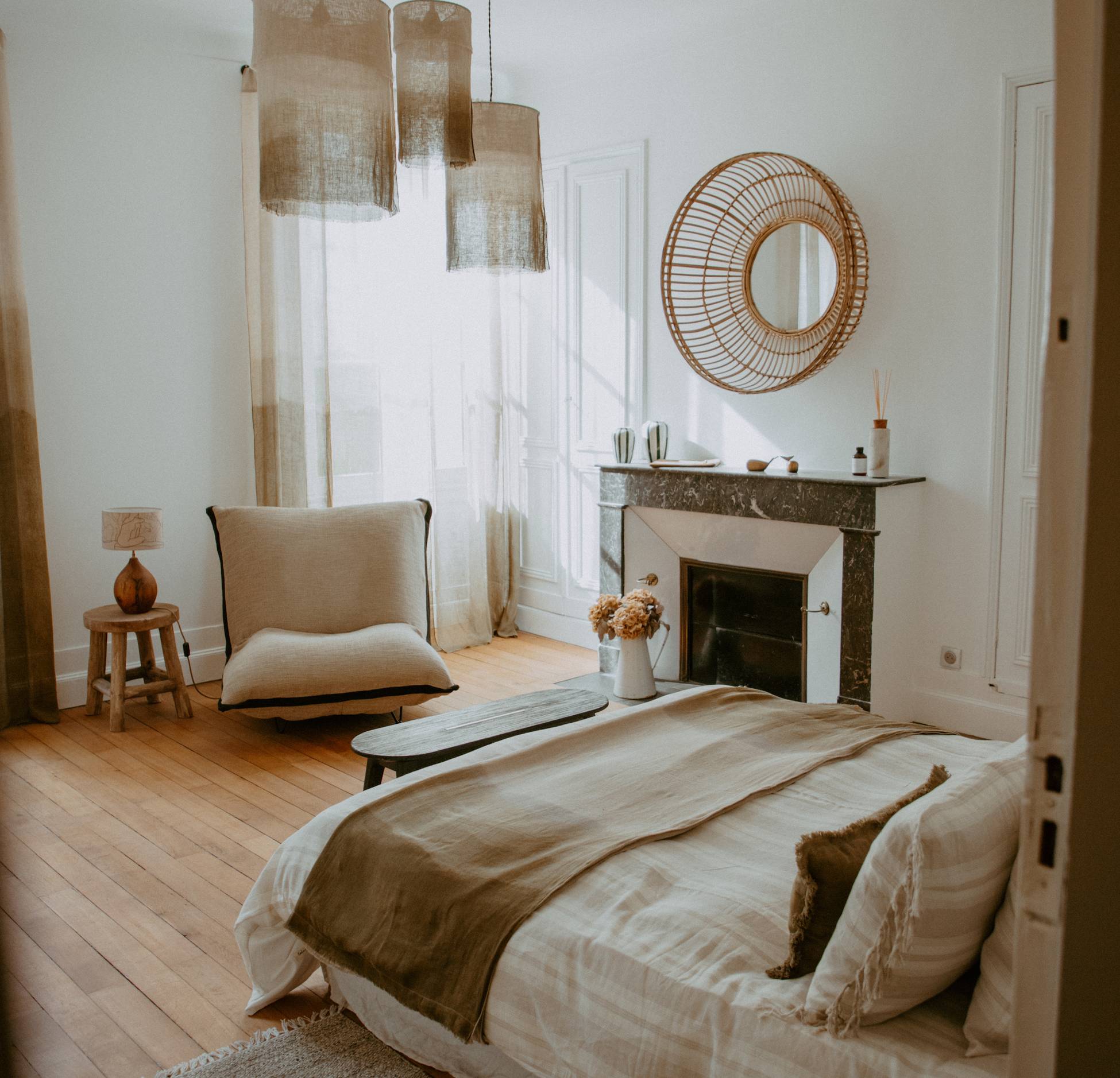 chambre avec cheminée décoration contemporaine et classique chic Maison Mandel Bordeaux chambre avec cheminée décoration contemporaine et classique chic Maison Mandel Bordeaux