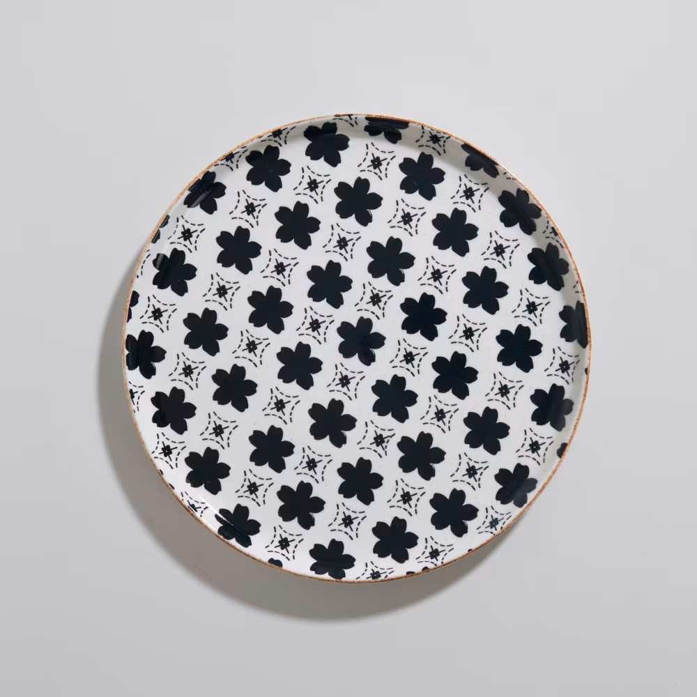 assiette noire et blanche nouveautés Maisons du Monde 2026 printemps été assiette noire et blanche nouveautés Maisons du Monde 2026 printemps été