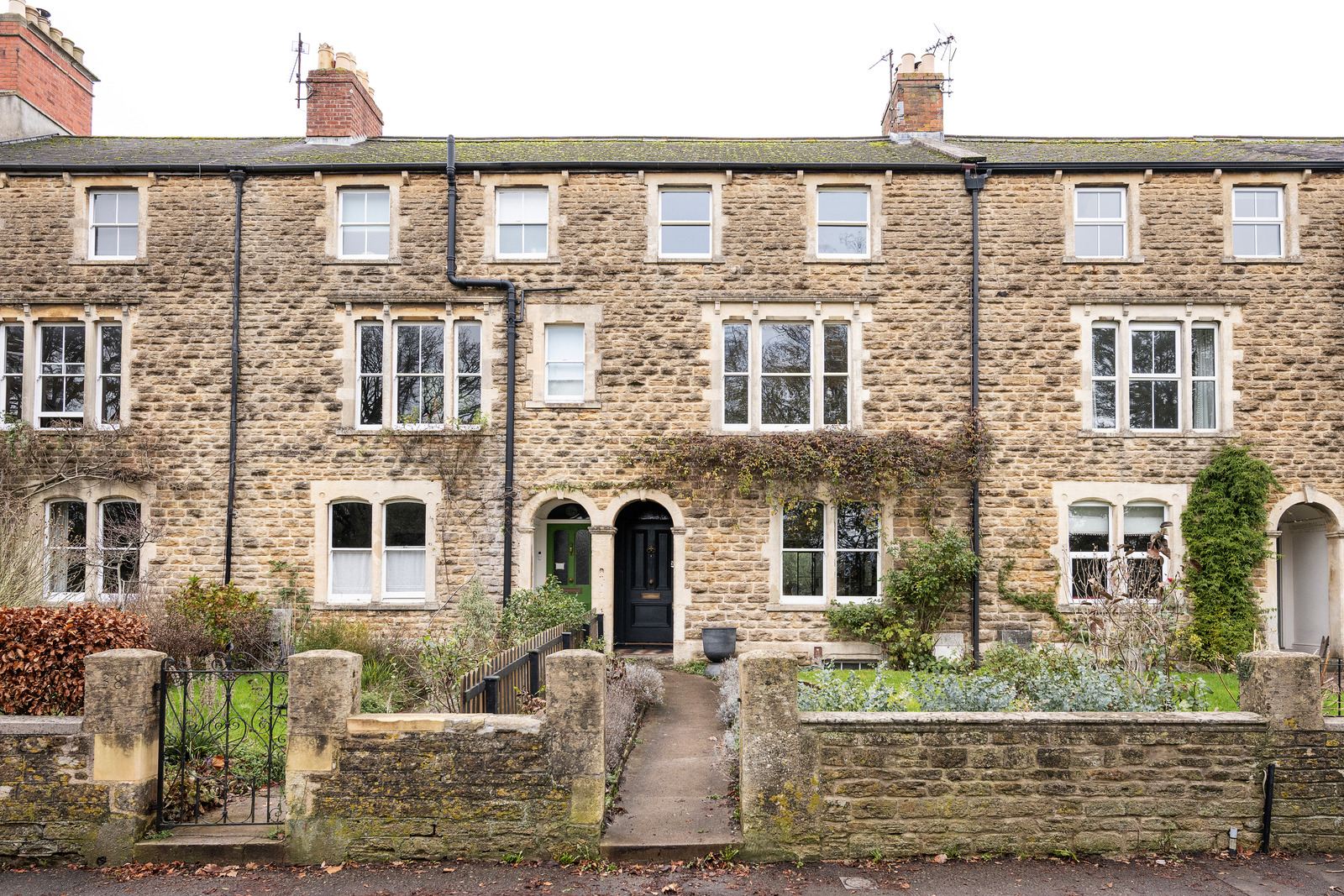 maison accolée familiale rénovée et agrandie sur jardin arrière en Angleterre