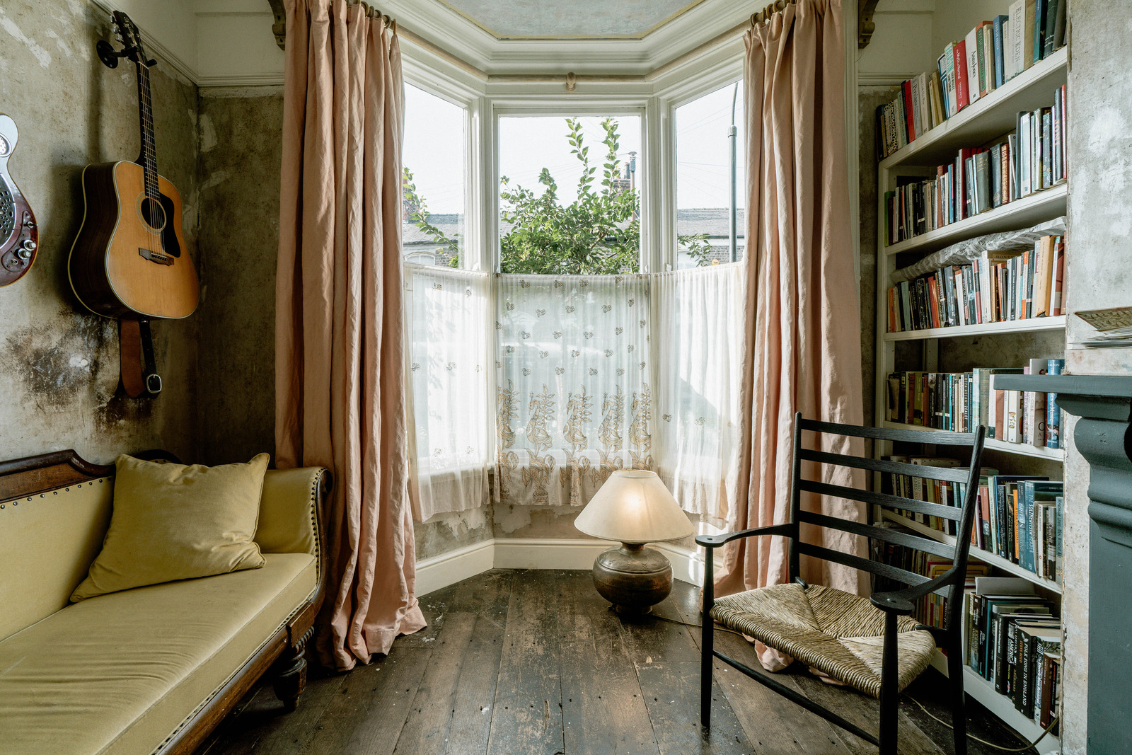 salon murs enduits décoration rustique maison rénovée