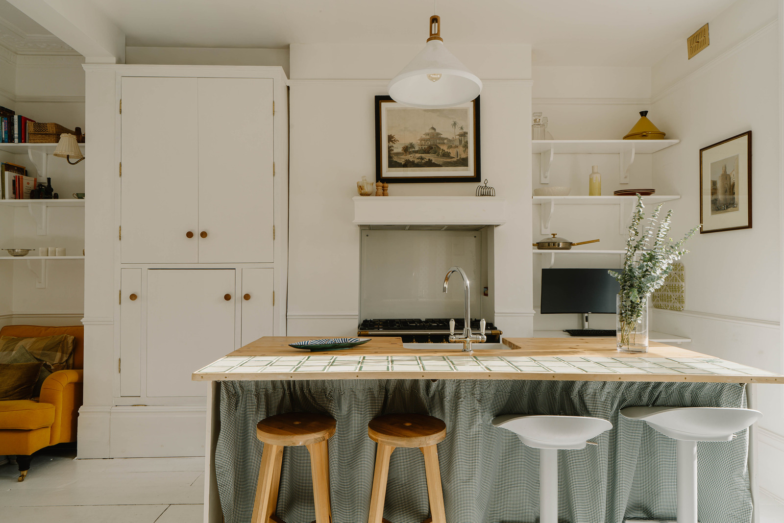 cuisine ouverte avec piano de cuisson Lacanche deux-pièces 44m2 Londres décoration rustique chic cuisine ouverte avec piano de cuisson Lacanche deux-pièces 44m2 Londres décoration rustique chic