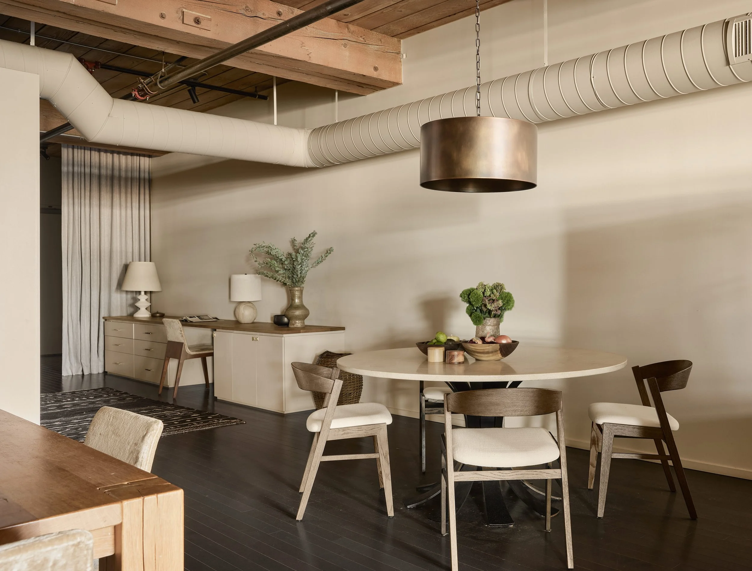 salle à manger décoration contemporaine appartement Los Angeles salle à manger décoration contemporaine appartement Los Angeles